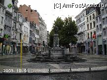 [P01] Prima imagine de la ieşirea din parcarea subterană din Place Cathédrale: fântâna şi grupul statuar reprezentând Fecioara şi Pruncul, din capătul străzii pietonale Vinave de l'Ile » foto by Costi
 - 
<span class="allrVoted glyphicon glyphicon-heart hidden" id="av25771"></span>
<a class="m-l-10 hidden" id="sv25771" onclick="voting_Foto_DelVot(,25771,3795)" role="button">șterge vot <span class="glyphicon glyphicon-remove"></span></a>
<a id="v925771" class=" c-red"  onclick="voting_Foto_SetVot(25771)" role="button"><span class="glyphicon glyphicon-heart-empty"></span> <b>LIKE</b> = Votează poza</a> <img class="hidden"  id="f25771W9" src="/imagini/loader.gif" border="0" /><span class="AjErrMes hidden" id="e25771ErM"></span>