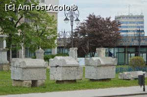 [P13] Pietre funerare între Muzeul de Istorie și Edificiul Roman » foto by pepsi70ro
 - 
<span class="allrVoted glyphicon glyphicon-heart hidden" id="av732870"></span>
<a class="m-l-10 hidden" id="sv732870" onclick="voting_Foto_DelVot(,732870,3820)" role="button">șterge vot <span class="glyphicon glyphicon-remove"></span></a>
<a id="v9732870" class=" c-red"  onclick="voting_Foto_SetVot(732870)" role="button"><span class="glyphicon glyphicon-heart-empty"></span> <b>LIKE</b> = Votează poza</a> <img class="hidden"  id="f732870W9" src="/imagini/loader.gif" border="0" /><span class="AjErrMes hidden" id="e732870ErM"></span>