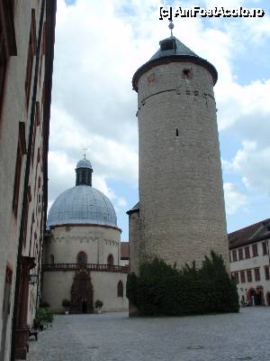 [P01] In curtea interioara a fortaretei Marienberg-turnul Bergfried si Marienkirche » foto by ciprian.dima
 - 
<span class="allrVoted glyphicon glyphicon-heart hidden" id="av437208"></span>
<a class="m-l-10 hidden" id="sv437208" onclick="voting_Foto_DelVot(,437208,3830)" role="button">șterge vot <span class="glyphicon glyphicon-remove"></span></a>
<a id="v9437208" class=" c-red"  onclick="voting_Foto_SetVot(437208)" role="button"><span class="glyphicon glyphicon-heart-empty"></span> <b>LIKE</b> = Votează poza</a> <img class="hidden"  id="f437208W9" src="/imagini/loader.gif" border="0" /><span class="AjErrMes hidden" id="e437208ErM"></span>