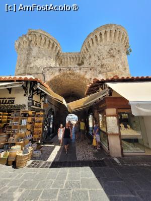 [P02] Orașul Rhodos » foto by vlado2
 - 
<span class="allrVoted glyphicon glyphicon-heart hidden" id="av1518449"></span>
<a class="m-l-10 hidden" id="sv1518449" onclick="voting_Foto_DelVot(,1518449,3837)" role="button">șterge vot <span class="glyphicon glyphicon-remove"></span></a>
<a id="v91518449" class=" c-red"  onclick="voting_Foto_SetVot(1518449)" role="button"><span class="glyphicon glyphicon-heart-empty"></span> <b>LIKE</b> = Votează poza</a> <img class="hidden"  id="f1518449W9" src="/imagini/loader.gif" border="0" /><span class="AjErrMes hidden" id="e1518449ErM"></span>