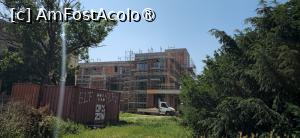 [P12] 12. În imediata vecinătate este șantierul unei școli ce va fi patronată de Sinagoga Ortodoxă » foto by msnd
 - 
<span class="allrVoted glyphicon glyphicon-heart hidden" id="av1502077"></span>
<a class="m-l-10 hidden" id="sv1502077" onclick="voting_Foto_DelVot(,1502077,3848)" role="button">șterge vot <span class="glyphicon glyphicon-remove"></span></a>
<a id="v91502077" class=" c-red"  onclick="voting_Foto_SetVot(1502077)" role="button"><span class="glyphicon glyphicon-heart-empty"></span> <b>LIKE</b> = Votează poza</a> <img class="hidden"  id="f1502077W9" src="/imagini/loader.gif" border="0" /><span class="AjErrMes hidden" id="e1502077ErM"></span>