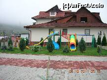 [P09] În timp ce savurăm berea ne instruim copii să nu iasă în drum fiindcă nu au de ce, aici e mai interesant... » foto by Qvadratvus
 - 
<span class="allrVoted glyphicon glyphicon-heart hidden" id="av265785"></span>
<a class="m-l-10 hidden" id="sv265785" onclick="voting_Foto_DelVot(,265785,3852)" role="button">șterge vot <span class="glyphicon glyphicon-remove"></span></a>
<a id="v9265785" class=" c-red"  onclick="voting_Foto_SetVot(265785)" role="button"><span class="glyphicon glyphicon-heart-empty"></span> <b>LIKE</b> = Votează poza</a> <img class="hidden"  id="f265785W9" src="/imagini/loader.gif" border="0" /><span class="AjErrMes hidden" id="e265785ErM"></span>