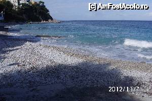 [P04] nu am idee daca in sezon aici e plin de iubitori de plaja, soare si mare dar... nu se stie. Aproape de portul unde cobori de pe fas cu siguranta macar turistii ocazionali profita de acest petic de plaja... rustica » foto by roth
 - 
<span class="allrVoted glyphicon glyphicon-heart hidden" id="av433407"></span>
<a class="m-l-10 hidden" id="sv433407" onclick="voting_Foto_DelVot(,433407,3887)" role="button">șterge vot <span class="glyphicon glyphicon-remove"></span></a>
<a id="v9433407" class=" c-red"  onclick="voting_Foto_SetVot(433407)" role="button"><span class="glyphicon glyphicon-heart-empty"></span> <b>LIKE</b> = Votează poza</a> <img class="hidden"  id="f433407W9" src="/imagini/loader.gif" border="0" /><span class="AjErrMes hidden" id="e433407ErM"></span>