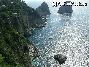 [P10] Capri - Coasta insulei presarata cu stanci iesind din mare.  » foto by iulianic
 - 
<span class="allrVoted glyphicon glyphicon-heart hidden" id="av399632"></span>
<a class="m-l-10 hidden" id="sv399632" onclick="voting_Foto_DelVot(,399632,3887)" role="button">șterge vot <span class="glyphicon glyphicon-remove"></span></a>
<a id="v9399632" class=" c-red"  onclick="voting_Foto_SetVot(399632)" role="button"><span class="glyphicon glyphicon-heart-empty"></span> <b>LIKE</b> = Votează poza</a> <img class="hidden"  id="f399632W9" src="/imagini/loader.gif" border="0" /><span class="AjErrMes hidden" id="e399632ErM"></span>