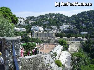 [P11] Capri - Terasa de belvedere unde turistii pozeaza in cele patru zari.  » foto by iulianic
 - 
<span class="allrVoted glyphicon glyphicon-heart hidden" id="av399633"></span>
<a class="m-l-10 hidden" id="sv399633" onclick="voting_Foto_DelVot(,399633,3887)" role="button">șterge vot <span class="glyphicon glyphicon-remove"></span></a>
<a id="v9399633" class=" c-red"  onclick="voting_Foto_SetVot(399633)" role="button"><span class="glyphicon glyphicon-heart-empty"></span> <b>LIKE</b> = Votează poza</a> <img class="hidden"  id="f399633W9" src="/imagini/loader.gif" border="0" /><span class="AjErrMes hidden" id="e399633ErM"></span>