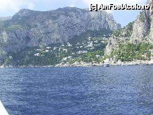 [P39] Capri - Croaziera in jurul insulei. Grup de vile.  » foto by iulianic
 - 
<span class="allrVoted glyphicon glyphicon-heart hidden" id="av399661"></span>
<a class="m-l-10 hidden" id="sv399661" onclick="voting_Foto_DelVot(,399661,3887)" role="button">șterge vot <span class="glyphicon glyphicon-remove"></span></a>
<a id="v9399661" class=" c-red"  onclick="voting_Foto_SetVot(399661)" role="button"><span class="glyphicon glyphicon-heart-empty"></span> <b>LIKE</b> = Votează poza</a> <img class="hidden"  id="f399661W9" src="/imagini/loader.gif" border="0" /><span class="AjErrMes hidden" id="e399661ErM"></span>