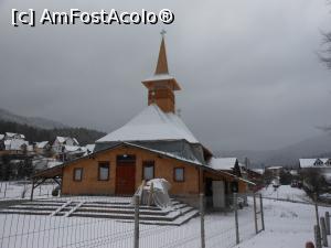 [P28] Azuga în zi de Crăciun. Biserica de lângă Monumentul Eroilor din Parcul central.  » foto by iulianic
 - 
<span class="allrVoted glyphicon glyphicon-heart hidden" id="av1136714"></span>
<a class="m-l-10 hidden" id="sv1136714" onclick="voting_Foto_DelVot(,1136714,3904)" role="button">șterge vot <span class="glyphicon glyphicon-remove"></span></a>
<a id="v91136714" class=" c-red"  onclick="voting_Foto_SetVot(1136714)" role="button"><span class="glyphicon glyphicon-heart-empty"></span> <b>LIKE</b> = Votează poza</a> <img class="hidden"  id="f1136714W9" src="/imagini/loader.gif" border="0" /><span class="AjErrMes hidden" id="e1136714ErM"></span>