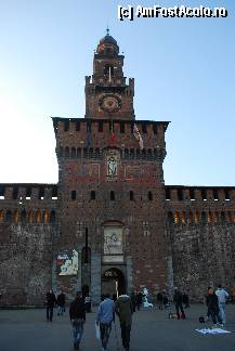 [P10] Palatul Sforzesco » foto by elena_iasi
 - 
<span class="allrVoted glyphicon glyphicon-heart hidden" id="av303386"></span>
<a class="m-l-10 hidden" id="sv303386" onclick="voting_Foto_DelVot(,303386,3925)" role="button">șterge vot <span class="glyphicon glyphicon-remove"></span></a>
<a id="v9303386" class=" c-red"  onclick="voting_Foto_SetVot(303386)" role="button"><span class="glyphicon glyphicon-heart-empty"></span> <b>LIKE</b> = Votează poza</a> <img class="hidden"  id="f303386W9" src="/imagini/loader.gif" border="0" /><span class="AjErrMes hidden" id="e303386ErM"></span>