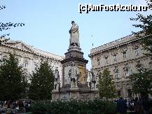 [P84] Piazza della Scala: monumentul lui Leonardo da Vinci.În fundal,Palazzo Marino(dreapta),Banca Comercială Italiană(stânga) » foto by mariana.olaru
 - 
<span class="allrVoted glyphicon glyphicon-heart hidden" id="av327288"></span>
<a class="m-l-10 hidden" id="sv327288" onclick="voting_Foto_DelVot(,327288,3925)" role="button">șterge vot <span class="glyphicon glyphicon-remove"></span></a>
<a id="v9327288" class=" c-red"  onclick="voting_Foto_SetVot(327288)" role="button"><span class="glyphicon glyphicon-heart-empty"></span> <b>LIKE</b> = Votează poza</a> <img class="hidden"  id="f327288W9" src="/imagini/loader.gif" border="0" /><span class="AjErrMes hidden" id="e327288ErM"></span>