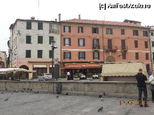 P19 [SEP-2012] Italia - Padova, la pas prin centrul vechi, in drum spre Piazza della Frutta. 