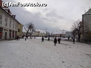 [P03] Piaţa Mare - aici se adună toată viaţa oraşului, fiind scena principală a tuturor evenimentelor » foto by Marian Preda
 - 
<span class="allrVoted glyphicon glyphicon-heart hidden" id="av708062"></span>
<a class="m-l-10 hidden" id="sv708062" onclick="voting_Foto_DelVot(,708062,3936)" role="button">șterge vot <span class="glyphicon glyphicon-remove"></span></a>
<a id="v9708062" class=" c-red"  onclick="voting_Foto_SetVot(708062)" role="button"><span class="glyphicon glyphicon-heart-empty"></span> <b>LIKE</b> = Votează poza</a> <img class="hidden"  id="f708062W9" src="/imagini/loader.gif" border="0" /><span class="AjErrMes hidden" id="e708062ErM"></span>