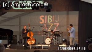 [P22] Sibiu. Festivalul de Jazz » foto by ungureanica
 - 
<span class="allrVoted glyphicon glyphicon-heart hidden" id="av1072611"></span>
<a class="m-l-10 hidden" id="sv1072611" onclick="voting_Foto_DelVot(,1072611,3936)" role="button">șterge vot <span class="glyphicon glyphicon-remove"></span></a>
<a id="v91072611" class=" c-red"  onclick="voting_Foto_SetVot(1072611)" role="button"><span class="glyphicon glyphicon-heart-empty"></span> <b>LIKE</b> = Votează poza</a> <img class="hidden"  id="f1072611W9" src="/imagini/loader.gif" border="0" /><span class="AjErrMes hidden" id="e1072611ErM"></span>