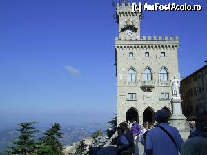 [P11] San Marino - Palazzo Pubblico şi turişti în contemplare.  » foto by iulianic
 - 
<span class="allrVoted glyphicon glyphicon-heart hidden" id="av404630"></span>
<a class="m-l-10 hidden" id="sv404630" onclick="voting_Foto_DelVot(,404630,3963)" role="button">șterge vot <span class="glyphicon glyphicon-remove"></span></a>
<a id="v9404630" class=" c-red"  onclick="voting_Foto_SetVot(404630)" role="button"><span class="glyphicon glyphicon-heart-empty"></span> <b>LIKE</b> = Votează poza</a> <img class="hidden"  id="f404630W9" src="/imagini/loader.gif" border="0" /><span class="AjErrMes hidden" id="e404630ErM"></span>