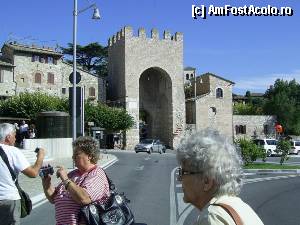 [P05] San Marino - Poarta San Francesco, principala intrare în oraş.  » foto by iulianic
 - 
<span class="allrVoted glyphicon glyphicon-heart hidden" id="av404624"></span>
<a class="m-l-10 hidden" id="sv404624" onclick="voting_Foto_DelVot(,404624,3963)" role="button">șterge vot <span class="glyphicon glyphicon-remove"></span></a>
<a id="v9404624" class=" c-red"  onclick="voting_Foto_SetVot(404624)" role="button"><span class="glyphicon glyphicon-heart-empty"></span> <b>LIKE</b> = Votează poza</a> <img class="hidden"  id="f404624W9" src="/imagini/loader.gif" border="0" /><span class="AjErrMes hidden" id="e404624ErM"></span>