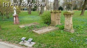 [P24] Monumente din Alter Friedhof Ulm » foto by Dragoș_MD
 - 
<span class="allrVoted glyphicon glyphicon-heart hidden" id="av943516"></span>
<a class="m-l-10 hidden" id="sv943516" onclick="voting_Foto_DelVot(,943516,3969)" role="button">șterge vot <span class="glyphicon glyphicon-remove"></span></a>
<a id="v9943516" class=" c-red"  onclick="voting_Foto_SetVot(943516)" role="button"><span class="glyphicon glyphicon-heart-empty"></span> <b>LIKE</b> = Votează poza</a> <img class="hidden"  id="f943516W9" src="/imagini/loader.gif" border="0" /><span class="AjErrMes hidden" id="e943516ErM"></span>