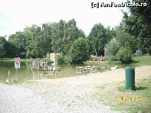 [P44] Locul de baie al copiilor (imediat în stânga, podețul văzut în poza de ansamblu).  » foto by puiutea
 - 
<span class="allrVoted glyphicon glyphicon-heart hidden" id="av662876"></span>
<a class="m-l-10 hidden" id="sv662876" onclick="voting_Foto_DelVot(,662876,3969)" role="button">șterge vot <span class="glyphicon glyphicon-remove"></span></a>
<a id="v9662876" class=" c-red"  onclick="voting_Foto_SetVot(662876)" role="button"><span class="glyphicon glyphicon-heart-empty"></span> <b>LIKE</b> = Votează poza</a> <img class="hidden"  id="f662876W9" src="/imagini/loader.gif" border="0" /><span class="AjErrMes hidden" id="e662876ErM"></span>