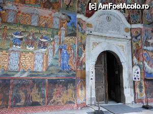 [P11] Mănăstirea Rila - Intrarea în biserica principală cu hramul 'Naşterea Maicii Domnului'.  » foto by iulianic
 - 
<span class="allrVoted glyphicon glyphicon-heart hidden" id="av432818"></span>
<a class="m-l-10 hidden" id="sv432818" onclick="voting_Foto_DelVot(,432818,4002)" role="button">șterge vot <span class="glyphicon glyphicon-remove"></span></a>
<a id="v9432818" class=" c-red"  onclick="voting_Foto_SetVot(432818)" role="button"><span class="glyphicon glyphicon-heart-empty"></span> <b>LIKE</b> = Votează poza</a> <img class="hidden"  id="f432818W9" src="/imagini/loader.gif" border="0" /><span class="AjErrMes hidden" id="e432818ErM"></span>