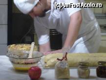 [P06] Cafeneaua unde se prepara strudelul vienez la Palatul Schonbrunn, ingredientele folosite si cateva strudele gata de pus la cuptor » foto by magdalena
 - 
<span class="allrVoted glyphicon glyphicon-heart hidden" id="av116516"></span>
<a class="m-l-10 hidden" id="sv116516" onclick="voting_Foto_DelVot(,116516,4023)" role="button">șterge vot <span class="glyphicon glyphicon-remove"></span></a>
<a id="v9116516" class=" c-red"  onclick="voting_Foto_SetVot(116516)" role="button"><span class="glyphicon glyphicon-heart-empty"></span> <b>LIKE</b> = Votează poza</a> <img class="hidden"  id="f116516W9" src="/imagini/loader.gif" border="0" /><span class="AjErrMes hidden" id="e116516ErM"></span>