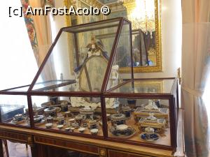 [P13] Celebrul set realizat la Sevres in 1782, la ordinul Mariei Antoinette, cadou pentru Maria Feodorovna, care cuprinde peste saizeci de piese, piesa centrala fiind oglinda ovala impodobita cu figurile celor Trei Gratii, din portelan.  » foto by geani anto
 - 
<span class="allrVoted glyphicon glyphicon-heart hidden" id="av1116784"></span>
<a class="m-l-10 hidden" id="sv1116784" onclick="voting_Foto_DelVot(,1116784,4057)" role="button">șterge vot <span class="glyphicon glyphicon-remove"></span></a>
<a id="v91116784" class=" c-red"  onclick="voting_Foto_SetVot(1116784)" role="button"><span class="glyphicon glyphicon-heart-empty"></span> <b>LIKE</b> = Votează poza</a> <img class="hidden"  id="f1116784W9" src="/imagini/loader.gif" border="0" /><span class="AjErrMes hidden" id="e1116784ErM"></span>