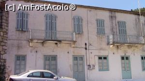 [P44] O casa veche din Kioni despre care se spune ca a rezistat devastatorului seism din august 1953.  » foto by ovidiuyepi
 - 
<span class="allrVoted glyphicon glyphicon-heart hidden" id="av814647"></span>
<a class="m-l-10 hidden" id="sv814647" onclick="voting_Foto_DelVot(,814647,4061)" role="button">șterge vot <span class="glyphicon glyphicon-remove"></span></a>
<a id="v9814647" class=" c-red"  onclick="voting_Foto_SetVot(814647)" role="button"><span class="glyphicon glyphicon-heart-empty"></span> <b>LIKE</b> = Votează poza</a> <img class="hidden"  id="f814647W9" src="/imagini/loader.gif" border="0" /><span class="AjErrMes hidden" id="e814647ErM"></span>