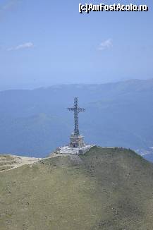 [P21] Crucea apare imediat dupa culme, si-ti ia rasuflarea si asa micsorata de urcus. Ca sa va dati seama cat este de mare, furnicile de la baza ei sunt oameni » foto by MCM
 - 
<span class="allrVoted glyphicon glyphicon-heart hidden" id="av324869"></span>
<a class="m-l-10 hidden" id="sv324869" onclick="voting_Foto_DelVot(,324869,4076)" role="button">șterge vot <span class="glyphicon glyphicon-remove"></span></a>
<a id="v9324869" class=" c-red"  onclick="voting_Foto_SetVot(324869)" role="button"><span class="glyphicon glyphicon-heart-empty"></span> <b>LIKE</b> = Votează poza</a> <img class="hidden"  id="f324869W9" src="/imagini/loader.gif" border="0" /><span class="AjErrMes hidden" id="e324869ErM"></span>