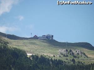 [P07] <s>Staţia de telecabină de la Babele surprinsă cu zoom-ul de pe Transbucegi</s> .. stația de la Cota 2000 (Sinaia) și cabana Miorița. » foto by irinad
 - 
<span class="allrVoted glyphicon glyphicon-heart hidden" id="av622779"></span>
<a class="m-l-10 hidden" id="sv622779" onclick="voting_Foto_DelVot(,622779,4076)" role="button">șterge vot <span class="glyphicon glyphicon-remove"></span></a>
<a id="v9622779" class=" c-red"  onclick="voting_Foto_SetVot(622779)" role="button"><span class="glyphicon glyphicon-heart-empty"></span> <b>LIKE</b> = Votează poza</a> <img class="hidden"  id="f622779W9" src="/imagini/loader.gif" border="0" /><span class="AjErrMes hidden" id="e622779ErM"></span>