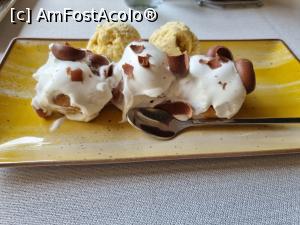 [P10] Profiterol alb (portia contine cele 3 gogosele umplute) . Inghetata e comandata in plus... ;) » foto by silvia tudoran
 - 
<span class="allrVoted glyphicon glyphicon-heart hidden" id="av1314919"></span>
<a class="m-l-10 hidden" id="sv1314919" onclick="voting_Foto_DelVot(,1314919,4083)" role="button">șterge vot <span class="glyphicon glyphicon-remove"></span></a>
<a id="v91314919" class=" c-red"  onclick="voting_Foto_SetVot(1314919)" role="button"><span class="glyphicon glyphicon-heart-empty"></span> <b>LIKE</b> = Votează poza</a> <img class="hidden"  id="f1314919W9" src="/imagini/loader.gif" border="0" /><span class="AjErrMes hidden" id="e1314919ErM"></span>