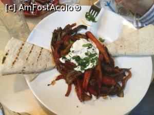 [P20] Restaurant Shift - Fajitas de vita » foto by mishu
 - 
<span class="allrVoted glyphicon glyphicon-heart hidden" id="av961063"></span>
<a class="m-l-10 hidden" id="sv961063" onclick="voting_Foto_DelVot(,961063,4083)" role="button">șterge vot <span class="glyphicon glyphicon-remove"></span></a>
<a id="v9961063" class=" c-red"  onclick="voting_Foto_SetVot(961063)" role="button"><span class="glyphicon glyphicon-heart-empty"></span> <b>LIKE</b> = Votează poza</a> <img class="hidden"  id="f961063W9" src="/imagini/loader.gif" border="0" /><span class="AjErrMes hidden" id="e961063ErM"></span>