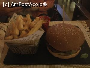 [P16] Restaurant Jadoo - Burger Jadoo » foto by mishu
 - 
<span class="allrVoted glyphicon glyphicon-heart hidden" id="av1030783"></span>
<a class="m-l-10 hidden" id="sv1030783" onclick="voting_Foto_DelVot(,1030783,4083)" role="button">șterge vot <span class="glyphicon glyphicon-remove"></span></a>
<a id="v91030783" class=" c-red"  onclick="voting_Foto_SetVot(1030783)" role="button"><span class="glyphicon glyphicon-heart-empty"></span> <b>LIKE</b> = Votează poza</a> <img class="hidden"  id="f1030783W9" src="/imagini/loader.gif" border="0" /><span class="AjErrMes hidden" id="e1030783ErM"></span>