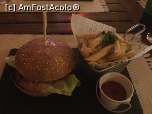 [P17] Restaurant Jadoo - Burger Italian » foto by mishu
 - 
<span class="allrVoted glyphicon glyphicon-heart hidden" id="av1030784"></span>
<a class="m-l-10 hidden" id="sv1030784" onclick="voting_Foto_DelVot(,1030784,4083)" role="button">șterge vot <span class="glyphicon glyphicon-remove"></span></a>
<a id="v91030784" class=" c-red"  onclick="voting_Foto_SetVot(1030784)" role="button"><span class="glyphicon glyphicon-heart-empty"></span> <b>LIKE</b> = Votează poza</a> <img class="hidden"  id="f1030784W9" src="/imagini/loader.gif" border="0" /><span class="AjErrMes hidden" id="e1030784ErM"></span>