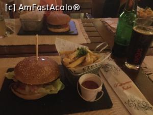 [P18] Restaurant Jadoo - Burger Country » foto by mishu
 - 
<span class="allrVoted glyphicon glyphicon-heart hidden" id="av1030785"></span>
<a class="m-l-10 hidden" id="sv1030785" onclick="voting_Foto_DelVot(,1030785,4083)" role="button">șterge vot <span class="glyphicon glyphicon-remove"></span></a>
<a id="v91030785" class=" c-red"  onclick="voting_Foto_SetVot(1030785)" role="button"><span class="glyphicon glyphicon-heart-empty"></span> <b>LIKE</b> = Votează poza</a> <img class="hidden"  id="f1030785W9" src="/imagini/loader.gif" border="0" /><span class="AjErrMes hidden" id="e1030785ErM"></span>