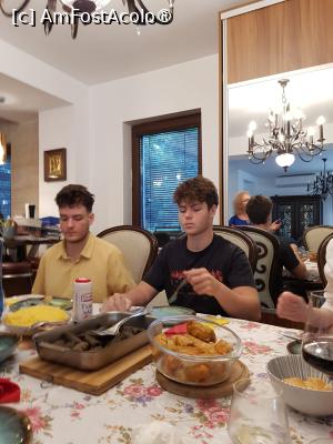 [P04] Cei doi nepoti asteptând mancarea » foto by Michi
 - 
<span class="allrVoted glyphicon glyphicon-heart hidden" id="av1524953"></span>
<a class="m-l-10 hidden" id="sv1524953" onclick="voting_Foto_DelVot(,1524953,4083)" role="button">șterge vot <span class="glyphicon glyphicon-remove"></span></a>
<a id="v91524953" class=" c-red"  onclick="voting_Foto_SetVot(1524953)" role="button"><span class="glyphicon glyphicon-heart-empty"></span> <b>LIKE</b> = Votează poza</a> <img class="hidden"  id="f1524953W9" src="/imagini/loader.gif" border="0" /><span class="AjErrMes hidden" id="e1524953ErM"></span>