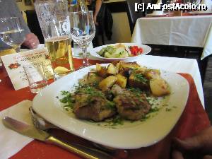 [P20] DOUĂ BUCĂŢI DE CEAFĂ DE PORC LA PORŢIE » foto by Michi
 - 
<span class="allrVoted glyphicon glyphicon-heart hidden" id="av693409"></span>
<a class="m-l-10 hidden" id="sv693409" onclick="voting_Foto_DelVot(,693409,4083)" role="button">șterge vot <span class="glyphicon glyphicon-remove"></span></a>
<a id="v9693409" class=" c-red"  onclick="voting_Foto_SetVot(693409)" role="button"><span class="glyphicon glyphicon-heart-empty"></span> <b>LIKE</b> = Votează poza</a> <img class="hidden"  id="f693409W9" src="/imagini/loader.gif" border="0" /><span class="AjErrMes hidden" id="e693409ErM"></span>
