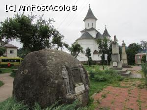 [P15] Monumente comemorative și biserica pe fundal » foto by crismis
 - 
<span class="allrVoted glyphicon glyphicon-heart hidden" id="av784786"></span>
<a class="m-l-10 hidden" id="sv784786" onclick="voting_Foto_DelVot(,784786,4091)" role="button">șterge vot <span class="glyphicon glyphicon-remove"></span></a>
<a id="v9784786" class=" c-red"  onclick="voting_Foto_SetVot(784786)" role="button"><span class="glyphicon glyphicon-heart-empty"></span> <b>LIKE</b> = Votează poza</a> <img class="hidden"  id="f784786W9" src="/imagini/loader.gif" border="0" /><span class="AjErrMes hidden" id="e784786ErM"></span>