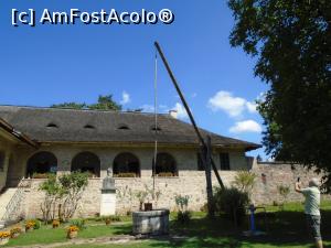 [P22] Casa Domnească (muzeul), cu fântâna și bustul lui Matei Basarab » foto by Carmen Ion
 - 
<span class="allrVoted glyphicon glyphicon-heart hidden" id="av1173993"></span>
<a class="m-l-10 hidden" id="sv1173993" onclick="voting_Foto_DelVot(,1173993,4099)" role="button">șterge vot <span class="glyphicon glyphicon-remove"></span></a>
<a id="v91173993" class=" c-red"  onclick="voting_Foto_SetVot(1173993)" role="button"><span class="glyphicon glyphicon-heart-empty"></span> <b>LIKE</b> = Votează poza</a> <img class="hidden"  id="f1173993W9" src="/imagini/loader.gif" border="0" /><span class="AjErrMes hidden" id="e1173993ErM"></span>