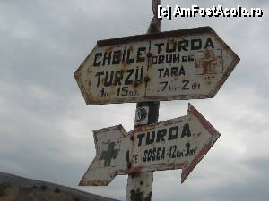 [P02] Un indicator care vrea sa spuna ca pana in Chei ai o singura alternativa iar pana in Turda, ai doua » foto by dorgo
 - 
<span class="allrVoted glyphicon glyphicon-heart hidden" id="av367710"></span>
<a class="m-l-10 hidden" id="sv367710" onclick="voting_Foto_DelVot(,367710,4100)" role="button">șterge vot <span class="glyphicon glyphicon-remove"></span></a>
<a id="v9367710" class=" c-red"  onclick="voting_Foto_SetVot(367710)" role="button"><span class="glyphicon glyphicon-heart-empty"></span> <b>LIKE</b> = Votează poza</a> <img class="hidden"  id="f367710W9" src="/imagini/loader.gif" border="0" /><span class="AjErrMes hidden" id="e367710ErM"></span>