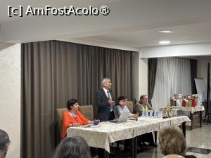 [P50] Sala de conferințe din hotel,Cornel în prim plan » foto by AZE
 - 
<span class="allrVoted glyphicon glyphicon-heart hidden" id="av1478305"></span>
<a class="m-l-10 hidden" id="sv1478305" onclick="voting_Foto_DelVot(,1478305,4108)" role="button">șterge vot <span class="glyphicon glyphicon-remove"></span></a>
<a id="v91478305" class=" c-red"  onclick="voting_Foto_SetVot(1478305)" role="button"><span class="glyphicon glyphicon-heart-empty"></span> <b>LIKE</b> = Votează poza</a> <img class="hidden"  id="f1478305W9" src="/imagini/loader.gif" border="0" /><span class="AjErrMes hidden" id="e1478305ErM"></span>
