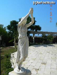 [P06] Statuie pe aleea spre mare » foto by sagradam
 - 
<span class="allrVoted glyphicon glyphicon-heart hidden" id="av245066"></span>
<a class="m-l-10 hidden" id="sv245066" onclick="voting_Foto_DelVot(,245066,4114)" role="button">șterge vot <span class="glyphicon glyphicon-remove"></span></a>
<a id="v9245066" class=" c-red"  onclick="voting_Foto_SetVot(245066)" role="button"><span class="glyphicon glyphicon-heart-empty"></span> <b>LIKE</b> = Votează poza</a> <img class="hidden"  id="f245066W9" src="/imagini/loader.gif" border="0" /><span class="AjErrMes hidden" id="e245066ErM"></span>