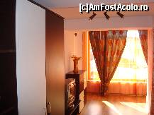 [P03] Camera este foarte spatioasa si decorata frumos in culori calde » foto by pink_gabi*
 - 
<span class="allrVoted glyphicon glyphicon-heart hidden" id="av81610"></span>
<a class="m-l-10 hidden" id="sv81610" onclick="voting_Foto_DelVot(,81610,4210)" role="button">șterge vot <span class="glyphicon glyphicon-remove"></span></a>
<a id="v981610" class=" c-red"  onclick="voting_Foto_SetVot(81610)" role="button"><span class="glyphicon glyphicon-heart-empty"></span> <b>LIKE</b> = Votează poza</a> <img class="hidden"  id="f81610W9" src="/imagini/loader.gif" border="0" /><span class="AjErrMes hidden" id="e81610ErM"></span>