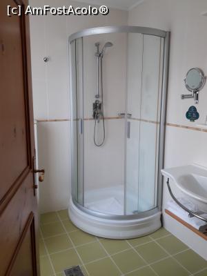 [P22] grupul sanitar al camerei 214 » foto by silvia tudoran
 - 
<span class="allrVoted glyphicon glyphicon-heart hidden" id="av1154204"></span>
<a class="m-l-10 hidden" id="sv1154204" onclick="voting_Foto_DelVot(,1154204,4223)" role="button">șterge vot <span class="glyphicon glyphicon-remove"></span></a>
<a id="v91154204" class=" c-red"  onclick="voting_Foto_SetVot(1154204)" role="button"><span class="glyphicon glyphicon-heart-empty"></span> <b>LIKE</b> = Votează poza</a> <img class="hidden"  id="f1154204W9" src="/imagini/loader.gif" border="0" /><span class="AjErrMes hidden" id="e1154204ErM"></span>