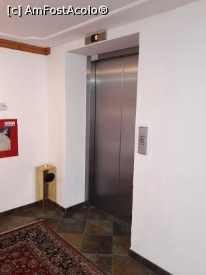 [P25] Hotelul Binderbubi are lift » foto by silvia tudoran
 - 
<span class="allrVoted glyphicon glyphicon-heart hidden" id="av1154491"></span>
<a class="m-l-10 hidden" id="sv1154491" onclick="voting_Foto_DelVot(,1154491,4223)" role="button">șterge vot <span class="glyphicon glyphicon-remove"></span></a>
<a id="v91154491" class=" c-red"  onclick="voting_Foto_SetVot(1154491)" role="button"><span class="glyphicon glyphicon-heart-empty"></span> <b>LIKE</b> = Votează poza</a> <img class="hidden"  id="f1154491W9" src="/imagini/loader.gif" border="0" /><span class="AjErrMes hidden" id="e1154491ErM"></span>