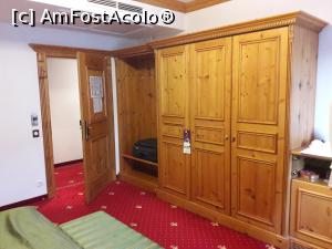 [P04] sifonierul incapator - Imagine din camera 214 » foto by silvia tudoran
 - 
<span class="allrVoted glyphicon glyphicon-heart hidden" id="av1154186"></span>
<a class="m-l-10 hidden" id="sv1154186" onclick="voting_Foto_DelVot(,1154186,4223)" role="button">șterge vot <span class="glyphicon glyphicon-remove"></span></a>
<a id="v91154186" class=" c-red"  onclick="voting_Foto_SetVot(1154186)" role="button"><span class="glyphicon glyphicon-heart-empty"></span> <b>LIKE</b> = Votează poza</a> <img class="hidden"  id="f1154186W9" src="/imagini/loader.gif" border="0" /><span class="AjErrMes hidden" id="e1154186ErM"></span>