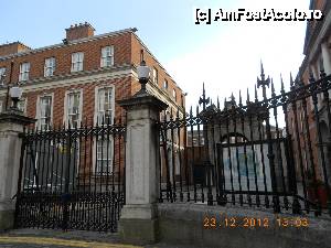 [P01] Dublin Castle, poarta si gardul din gard forjat.  » foto by Diaura*
 - 
<span class="allrVoted glyphicon glyphicon-heart hidden" id="av397417"></span>
<a class="m-l-10 hidden" id="sv397417" onclick="voting_Foto_DelVot(,397417,4261)" role="button">șterge vot <span class="glyphicon glyphicon-remove"></span></a>
<a id="v9397417" class=" c-red"  onclick="voting_Foto_SetVot(397417)" role="button"><span class="glyphicon glyphicon-heart-empty"></span> <b>LIKE</b> = Votează poza</a> <img class="hidden"  id="f397417W9" src="/imagini/loader.gif" border="0" /><span class="AjErrMes hidden" id="e397417ErM"></span>