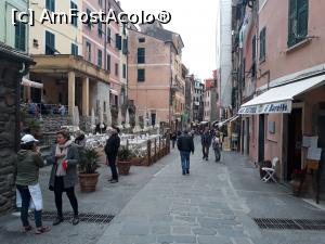 [P50] Strada principală în Vernazza.  » foto by Aurici
 - 
<span class="allrVoted glyphicon glyphicon-heart hidden" id="av967180"></span>
<a class="m-l-10 hidden" id="sv967180" onclick="voting_Foto_DelVot(,967180,4285)" role="button">șterge vot <span class="glyphicon glyphicon-remove"></span></a>
<a id="v9967180" class=" c-red"  onclick="voting_Foto_SetVot(967180)" role="button"><span class="glyphicon glyphicon-heart-empty"></span> <b>LIKE</b> = Votează poza</a> <img class="hidden"  id="f967180W9" src="/imagini/loader.gif" border="0" /><span class="AjErrMes hidden" id="e967180ErM"></span>