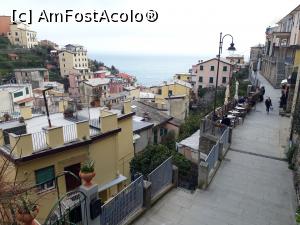 [P61] Riomaggiore, strada de deasupra satului, unde se află și ruinele unui castel, dar și Primăria. La terasa de pe stânga am făcut o pauză de Moretti.  » foto by Aurici
 - 
<span class="allrVoted glyphicon glyphicon-heart hidden" id="av967592"></span>
<a class="m-l-10 hidden" id="sv967592" onclick="voting_Foto_DelVot(,967592,4285)" role="button">șterge vot <span class="glyphicon glyphicon-remove"></span></a>
<a id="v9967592" class=" c-red"  onclick="voting_Foto_SetVot(967592)" role="button"><span class="glyphicon glyphicon-heart-empty"></span> <b>LIKE</b> = Votează poza</a> <img class="hidden"  id="f967592W9" src="/imagini/loader.gif" border="0" /><span class="AjErrMes hidden" id="e967592ErM"></span>