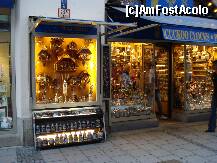 [P11] Germania - Munchen Marienplatz, magazin cu ceasuri cu cuc » foto by Diaura*
 - 
<span class="allrVoted glyphicon glyphicon-heart hidden" id="av210359"></span>
<a class="m-l-10 hidden" id="sv210359" onclick="voting_Foto_DelVot(,210359,4310)" role="button">șterge vot <span class="glyphicon glyphicon-remove"></span></a>
<a id="v9210359" class=" c-red"  onclick="voting_Foto_SetVot(210359)" role="button"><span class="glyphicon glyphicon-heart-empty"></span> <b>LIKE</b> = Votează poza</a> <img class="hidden"  id="f210359W9" src="/imagini/loader.gif" border="0" /><span class="AjErrMes hidden" id="e210359ErM"></span>