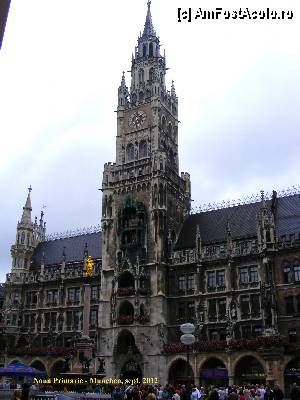 [P02] Das Neues Rathaus, frumoasa si bine conservata (din pacate pentru noi, aceasta a fost una din putinele cladiri neacoperite pentru renovare) In fata cladirii se afla biroul de informare turistica.  » foto by Puiu2010
 - 
<span class="allrVoted glyphicon glyphicon-heart hidden" id="av378037"></span>
<a class="m-l-10 hidden" id="sv378037" onclick="voting_Foto_DelVot(,378037,4310)" role="button">șterge vot <span class="glyphicon glyphicon-remove"></span></a>
<a id="v9378037" class=" c-red"  onclick="voting_Foto_SetVot(378037)" role="button"><span class="glyphicon glyphicon-heart-empty"></span> <b>LIKE</b> = Votează poza</a> <img class="hidden"  id="f378037W9" src="/imagini/loader.gif" border="0" /><span class="AjErrMes hidden" id="e378037ErM"></span>
