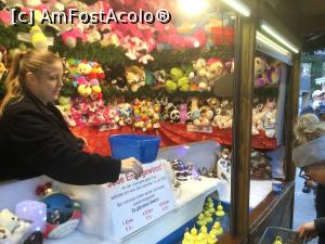 [P05] Innsbruck - Targul de Craciun din zona Markthalle - aici cumparai un anume numar de ratuste, le culegeai din apa si apoi domnisoara socotea punctele aflate sub ratuste si in functie de suma primeai un cadou » foto by mishu
 - 
<span class="allrVoted glyphicon glyphicon-heart hidden" id="av1035784"></span>
<a class="m-l-10 hidden" id="sv1035784" onclick="voting_Foto_DelVot(,1035784,4343)" role="button">șterge vot <span class="glyphicon glyphicon-remove"></span></a>
<a id="v91035784" class=" c-red"  onclick="voting_Foto_SetVot(1035784)" role="button"><span class="glyphicon glyphicon-heart-empty"></span> <b>LIKE</b> = Votează poza</a> <img class="hidden"  id="f1035784W9" src="/imagini/loader.gif" border="0" /><span class="AjErrMes hidden" id="e1035784ErM"></span>