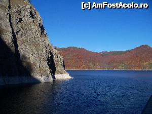 P07 [OCT-2013] Lacul Vidraru intr-o frumoasa zi de toamna