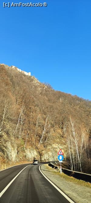 [P01] Cetatea Poenari - în drum spre baraj. » foto by tata123 🔱
 - 
<span class="allrVoted glyphicon glyphicon-heart hidden" id="av1514775"></span>
<a class="m-l-10 hidden" id="sv1514775" onclick="voting_Foto_DelVot(,1514775,4399)" role="button">șterge vot <span class="glyphicon glyphicon-remove"></span></a>
<a id="v91514775" class=" c-red"  onclick="voting_Foto_SetVot(1514775)" role="button"><span class="glyphicon glyphicon-heart-empty"></span> <b>LIKE</b> = Votează poza</a> <img class="hidden"  id="f1514775W9" src="/imagini/loader.gif" border="0" /><span class="AjErrMes hidden" id="e1514775ErM"></span>